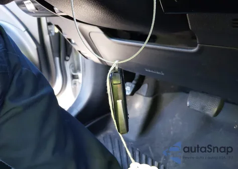 2017 Toyota Prius Prime Premium z USA, uszkodzony, nr VIN JTDKARFP4H3058301